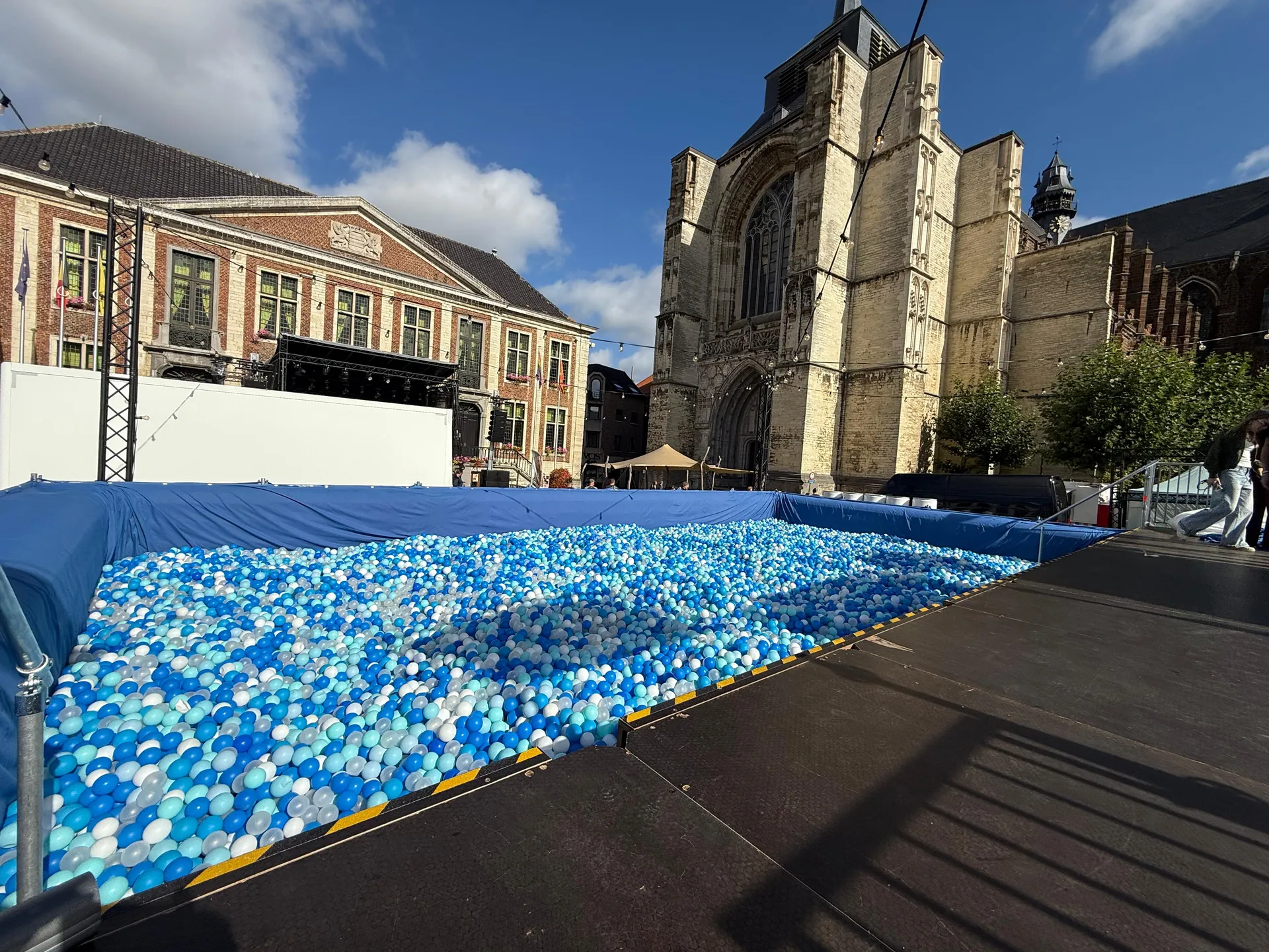 Mega ballenbad in stedelijke setting in België