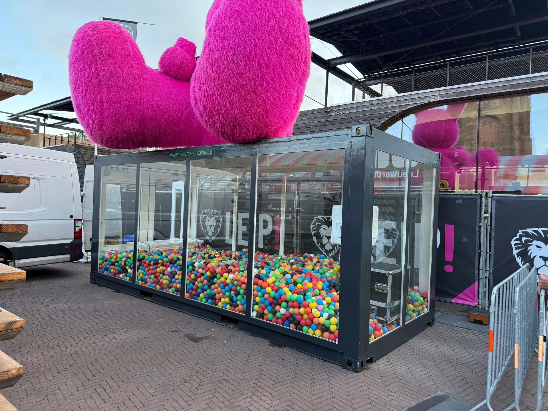 Ballenbak in een zeecontainer